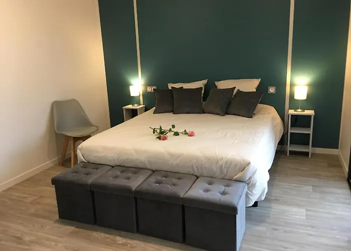 Hibiscus La Vallee Des Noyers Hébergement de vacances