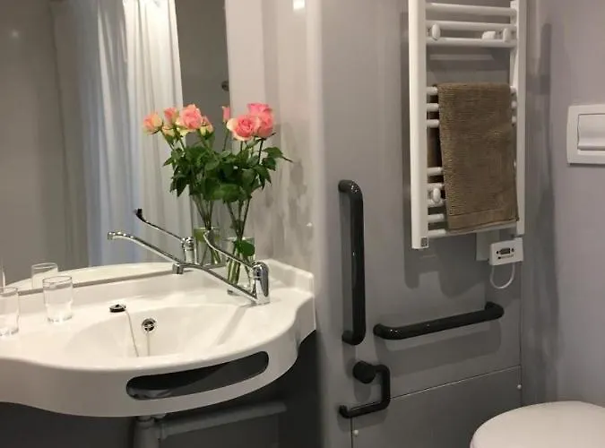 Hibiscus La Vallee Des Noyers Hébergement de vacances *